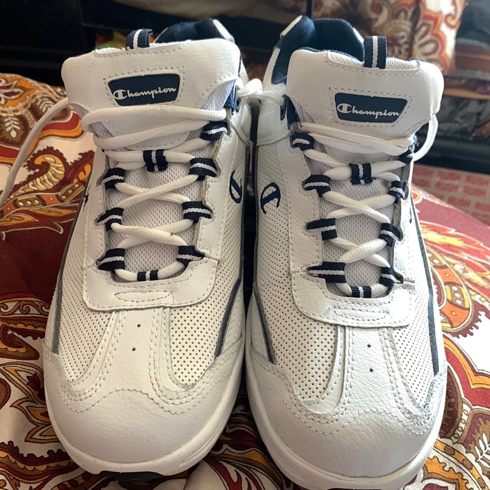 CHAMPION SNEAKERS NWOT. EXCELLENT CONDITION. SIZE 10.5